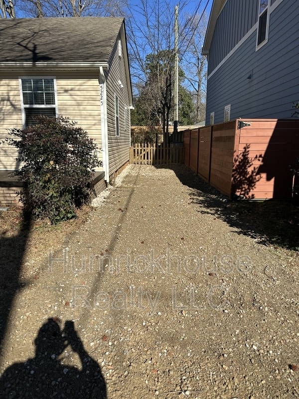 Building Photo - 5225 Valley Stream Rd