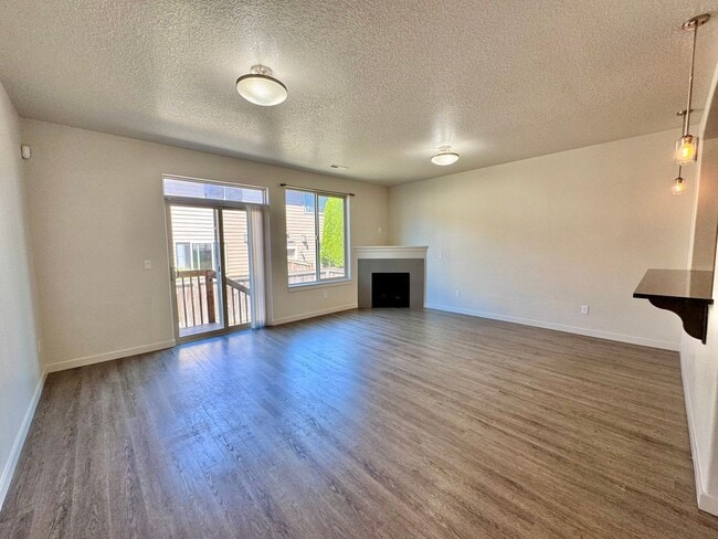 Building Photo - 5724 NE 47th St