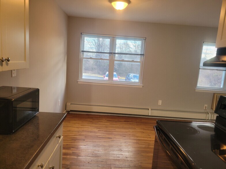 Building Photo - 56 Manchester Ct