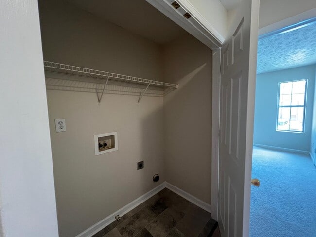 Building Photo - 3153 Kingswood Glen