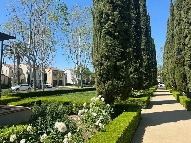 Building Photo - Single House Irvine