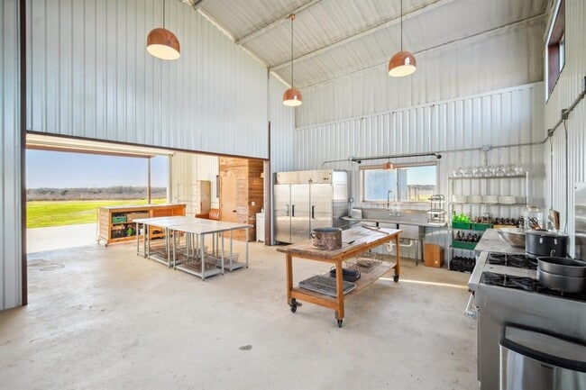 Building Photo - 2200 TX-21