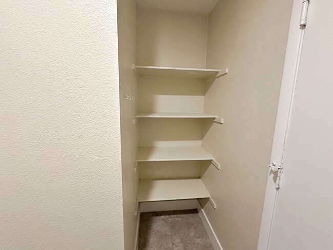 Building Photo - SINGLE STORY 3 BEDROOM HOME IN HENDERSON