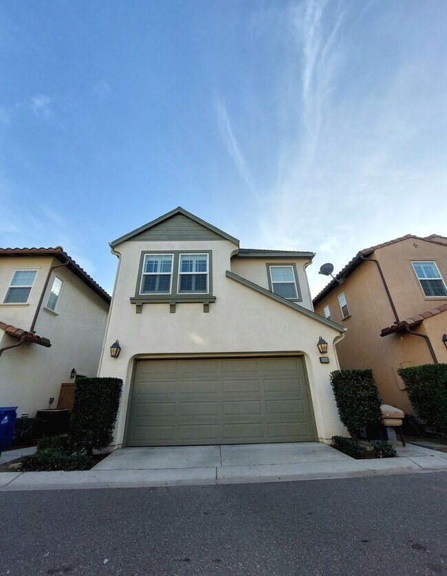 Building Photo - Beautiful townhouse in Ontario-CALL FOR OUR MOVE-IN SPEACIAL