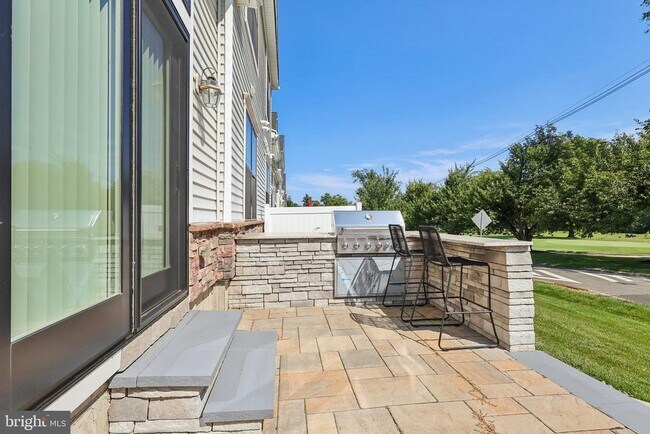 Building Photo - 2 Dogleg Ln