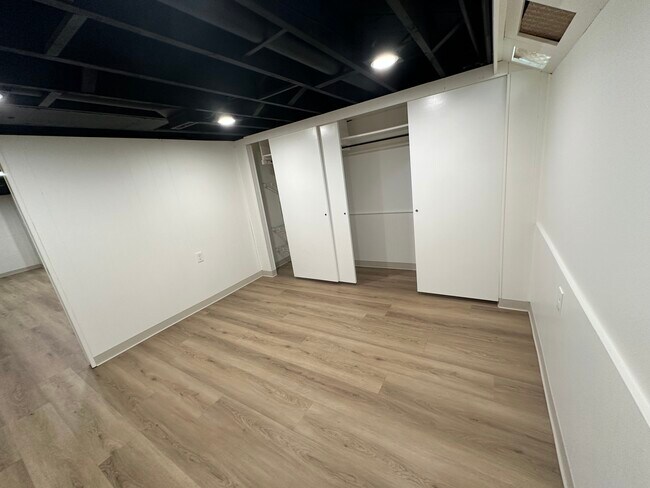 Building Photo - Impeccably Clean Warren Ranch!