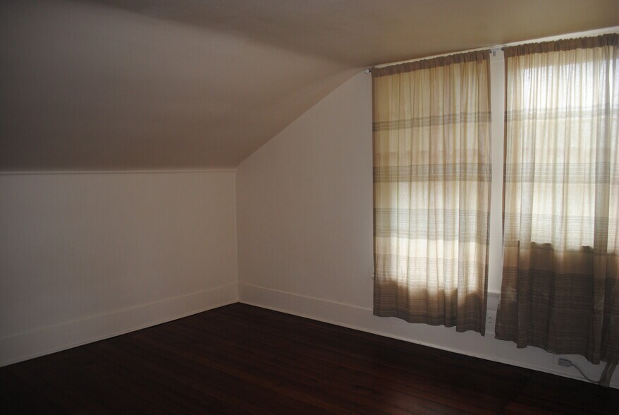 Building Photo - 1618 3rd St