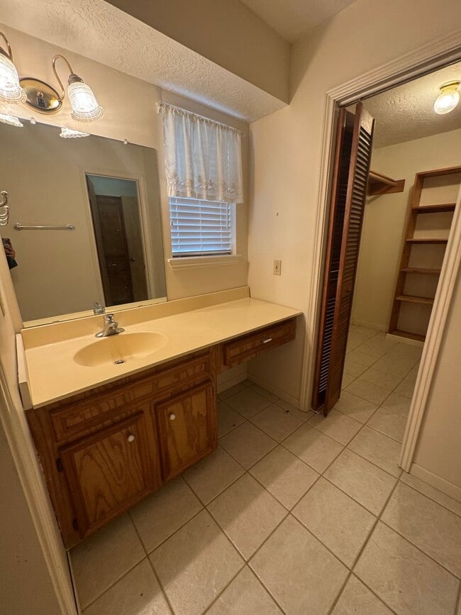 Building Photo - 22803 Trailwood Ln