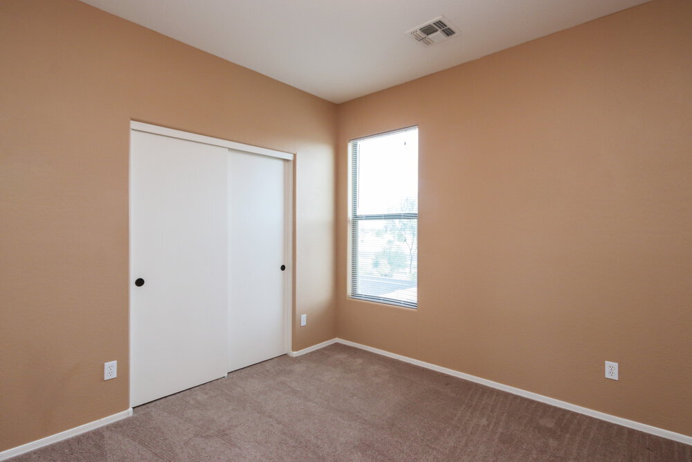 Building Photo - 6303 S 43rd Dr