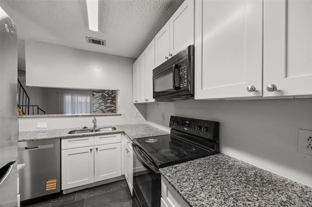 Building Photo - 601 Carriagehouse Ln