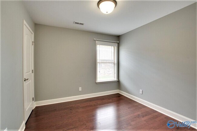 Building Photo - 24603 Rolling Vista Dr