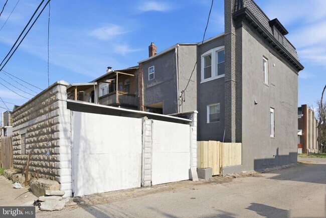 Building Photo - 2816 Rockrose Ave