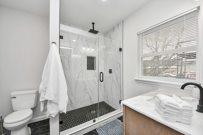 Building Photo - 2811 Winbern St