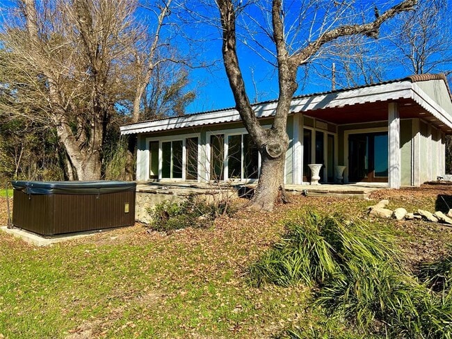 Building Photo - 17313 W Beach Rd