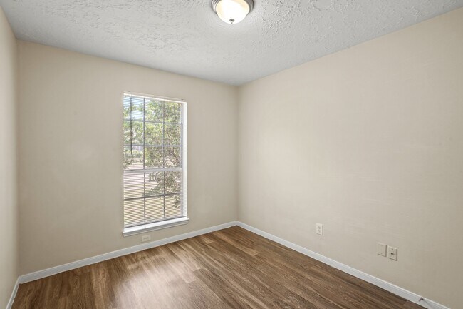 Building Photo - 16885 Blue Jay St