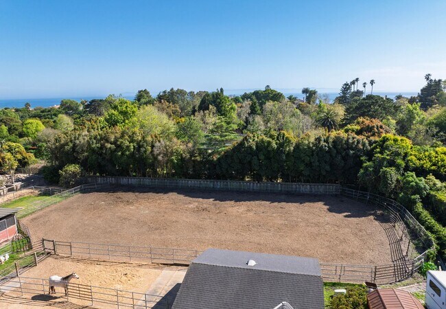 Building Photo - Discover Your Dream Sanctuary at Braemar Ranch, Yankee Farm!