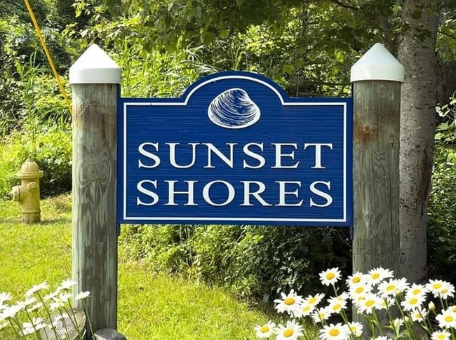 Building Photo - 7 Herbert Dr