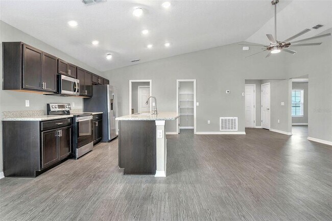 Building Photo - 1092 Zion Dr