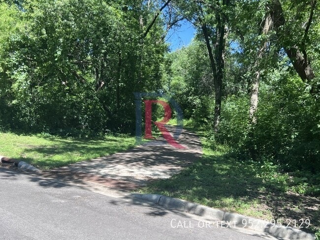 Building Photo - 13702 Country Ln