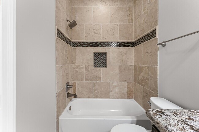 Building Photo - 1306 Hawthorne St