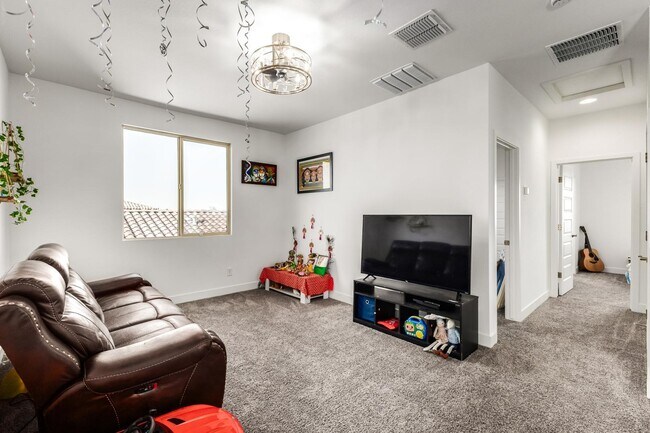 Building Photo - 6759 N 128th Dr