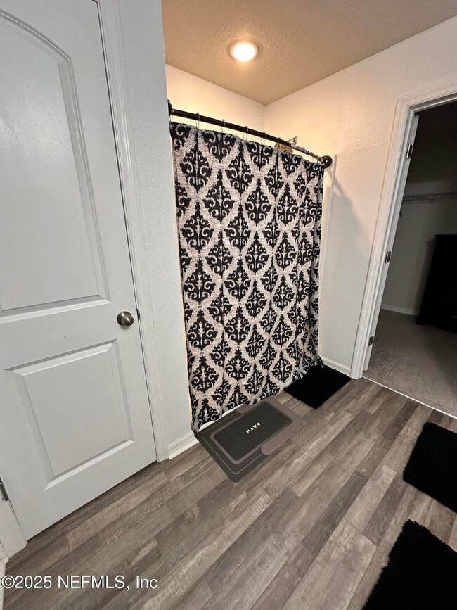 Building Photo - 450 River Hl Dr