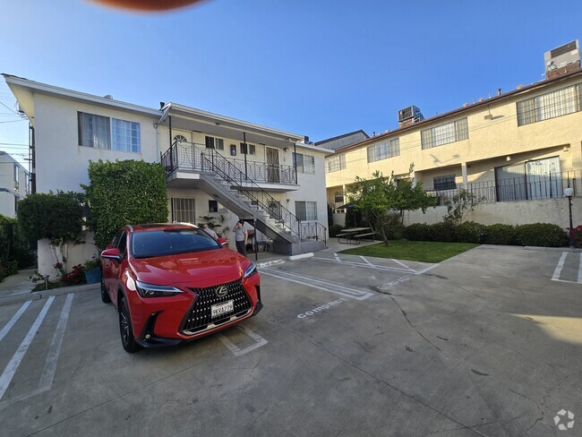 Building Photo - 335 E Providencia Ave