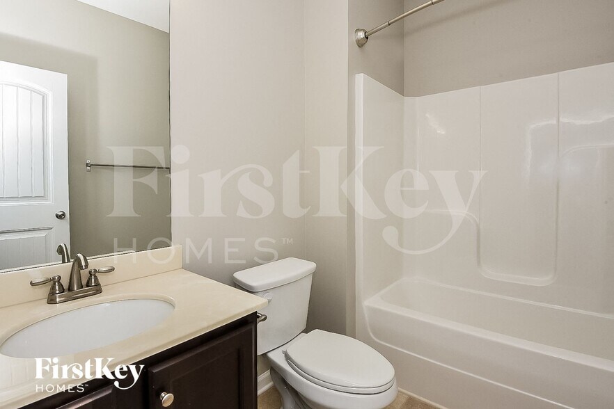 Building Photo - 100 Stone Manor Ct