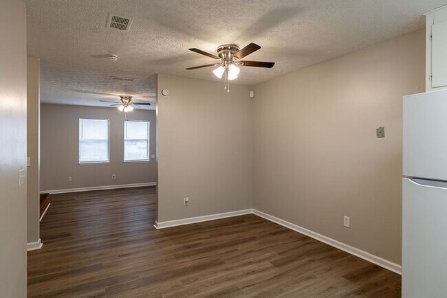 Building Photo - 110 Upland Ct