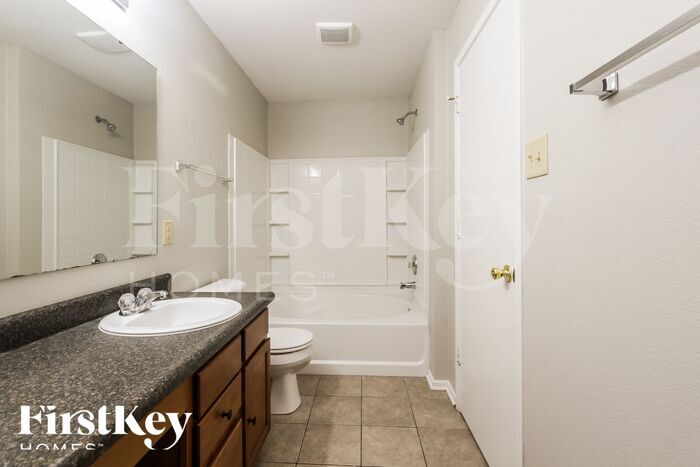 Building Photo - 807 Brookshire Dr