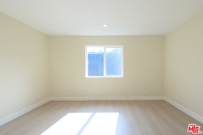 Building Photo - 2718 W 70th St