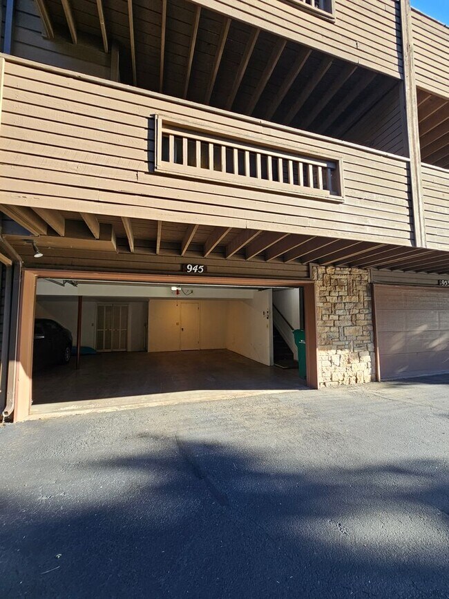 Building Photo - 945 Moorings Dr