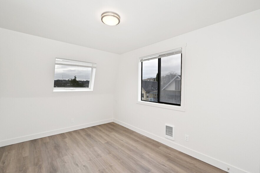 Building Photo - 4025 Midvale Ave N