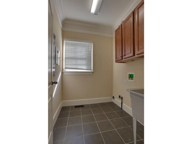 Building Photo - Coming soon! One level living in Franklin-Willow Springs