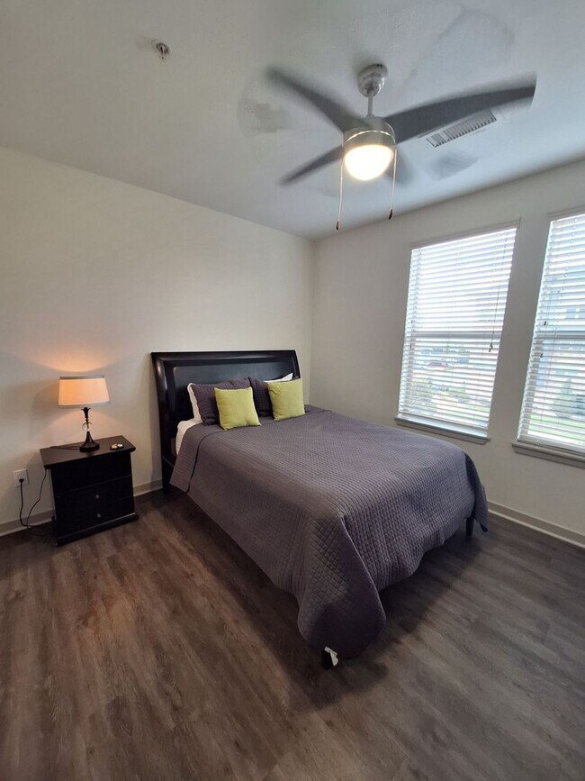 Building Photo - CH-Cortland Flatirons