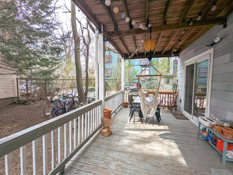 Building Photo - 392 Washington St