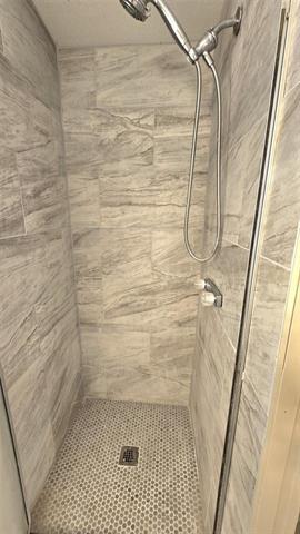 Building Photo - 4253 Sun Dr