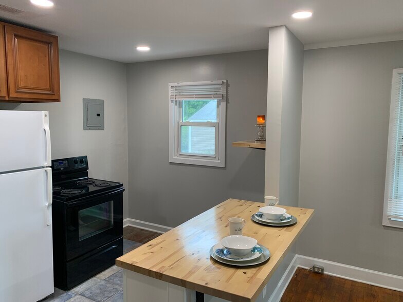 Kitchen - 4310 Cornell Ave