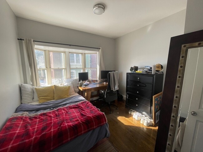 Building Photo - 781 Parker St