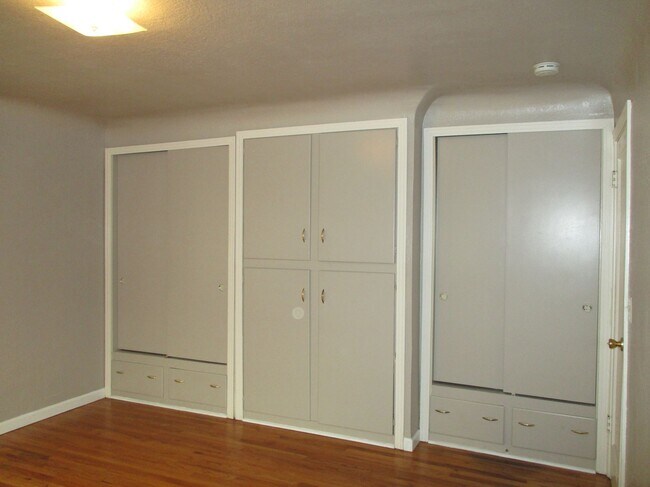 Larger Bedroom his her closets built ins - 217 El Vista Ave