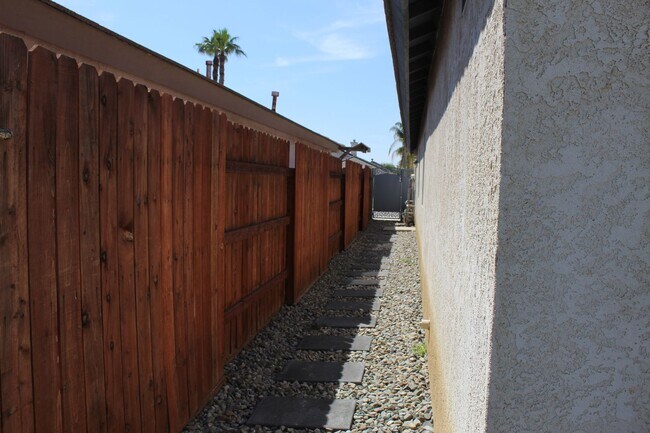 Building Photo - North West Home with Solar and Pool for Rent