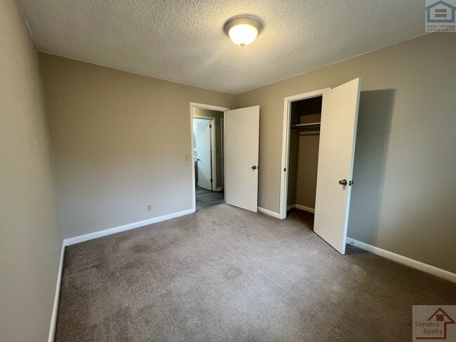 Building Photo - 8501 Maplewood Trail