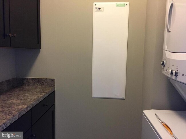 Building Photo - 6489 Jack Linton Dr N