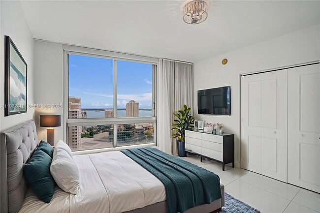 Building Photo - 495 Brickell Ave