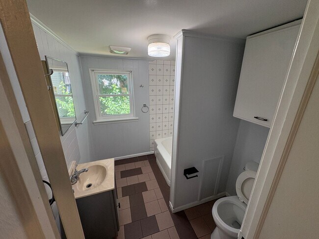 Building Photo - 2 Bed - West Chester Borough