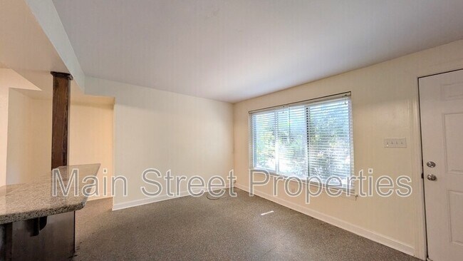 Building Photo - 2120 Curry Cir