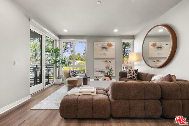 Building Photo - 7428 Santa Monica Blvd