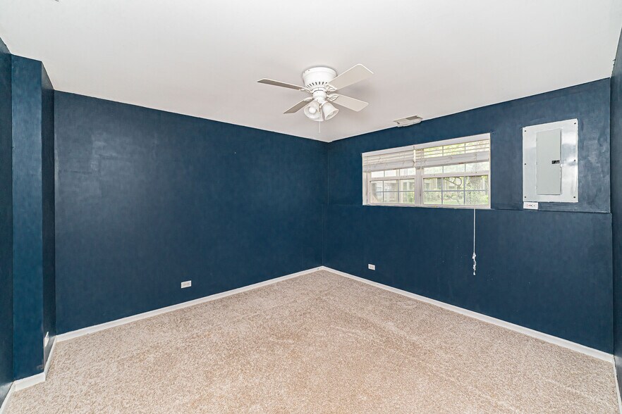 Building Photo - 1060 Ellsworth Dr