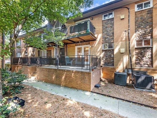 Building Photo - 115 Biscayne Dr NW