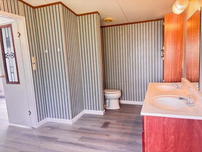 Building Photo - 221 Morris Ln